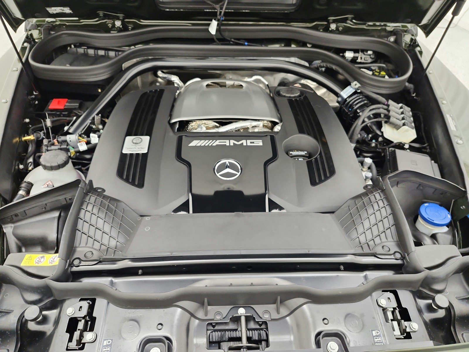 New 2027 MANUFAKTUR Olive Metallic Mercedes-Benz AMG® G 63 SUV image 12