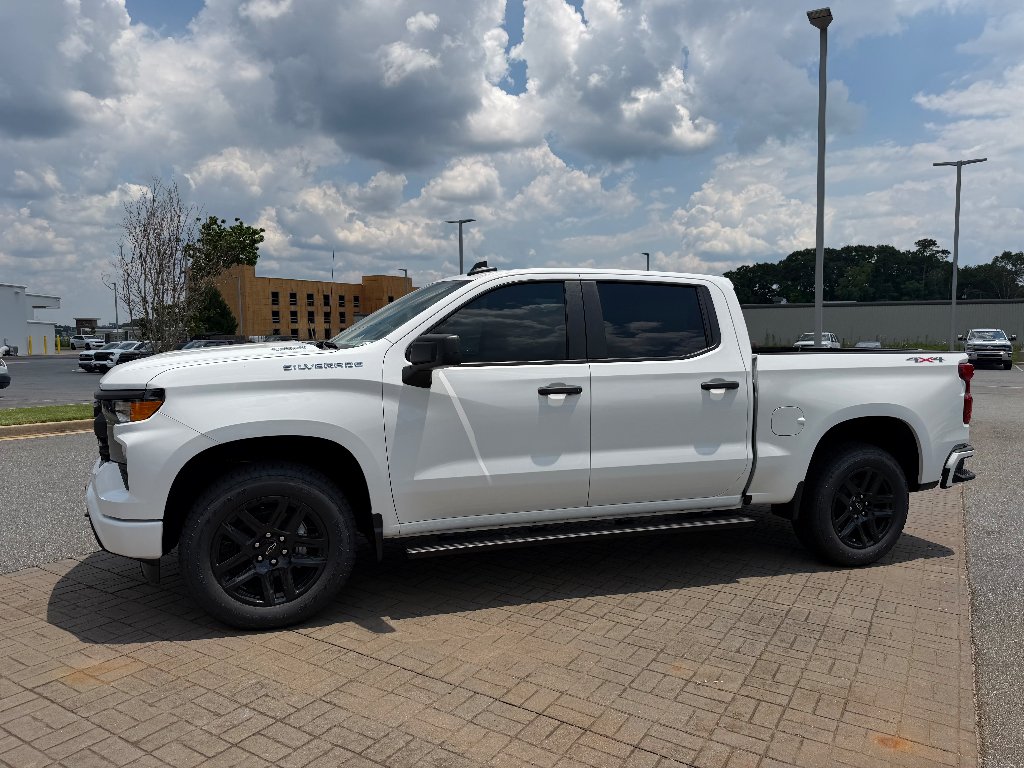 New 2026 Summit White Chevrolet Custom image 4