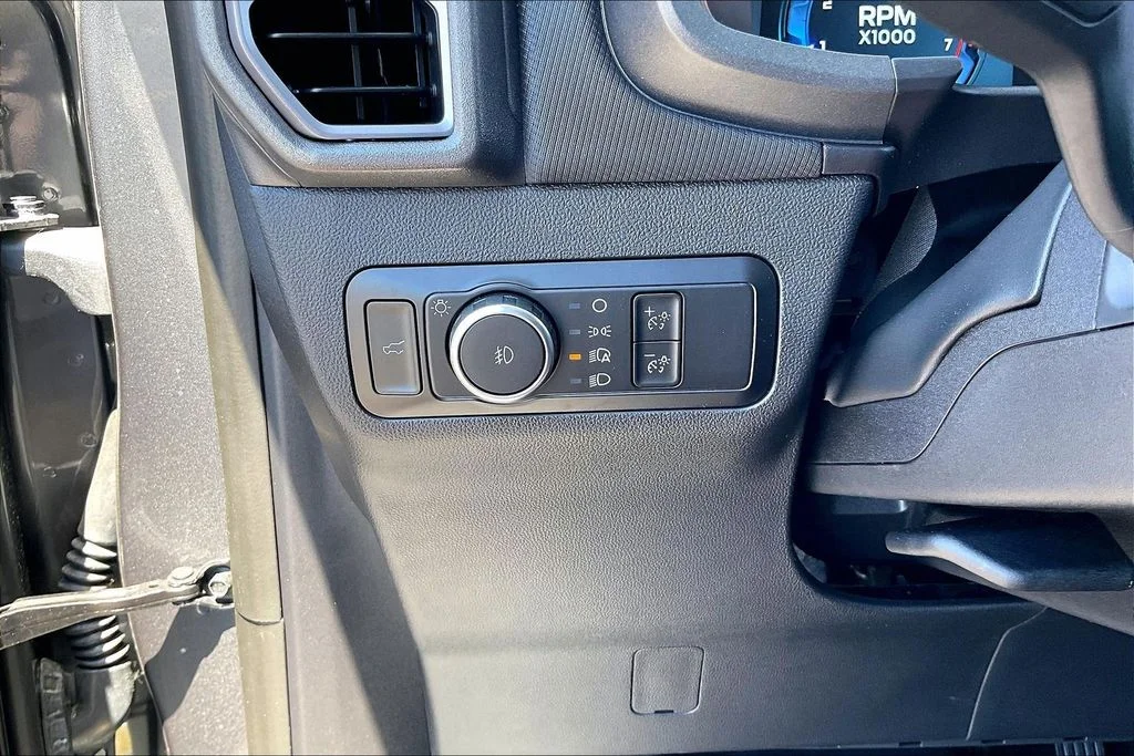 New 2025 Carbonized Gray Metallic Ford Outer Banks® image 37