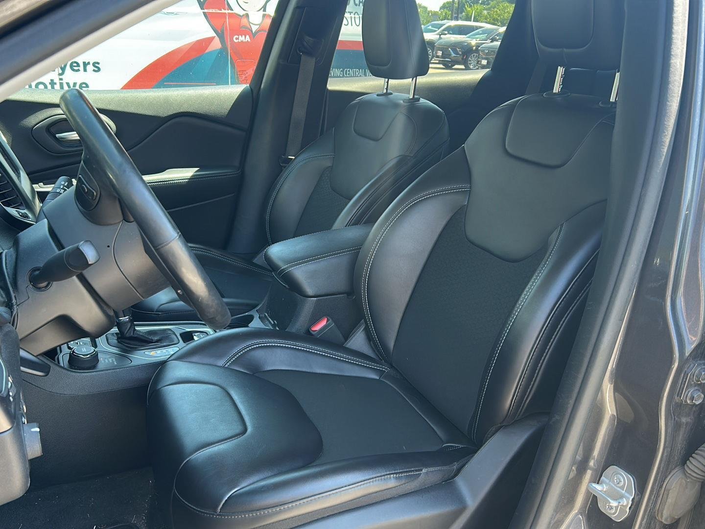 Used 2019 Granite Crystal Metallic Clearcoat Jeep Latitude Plus image 6