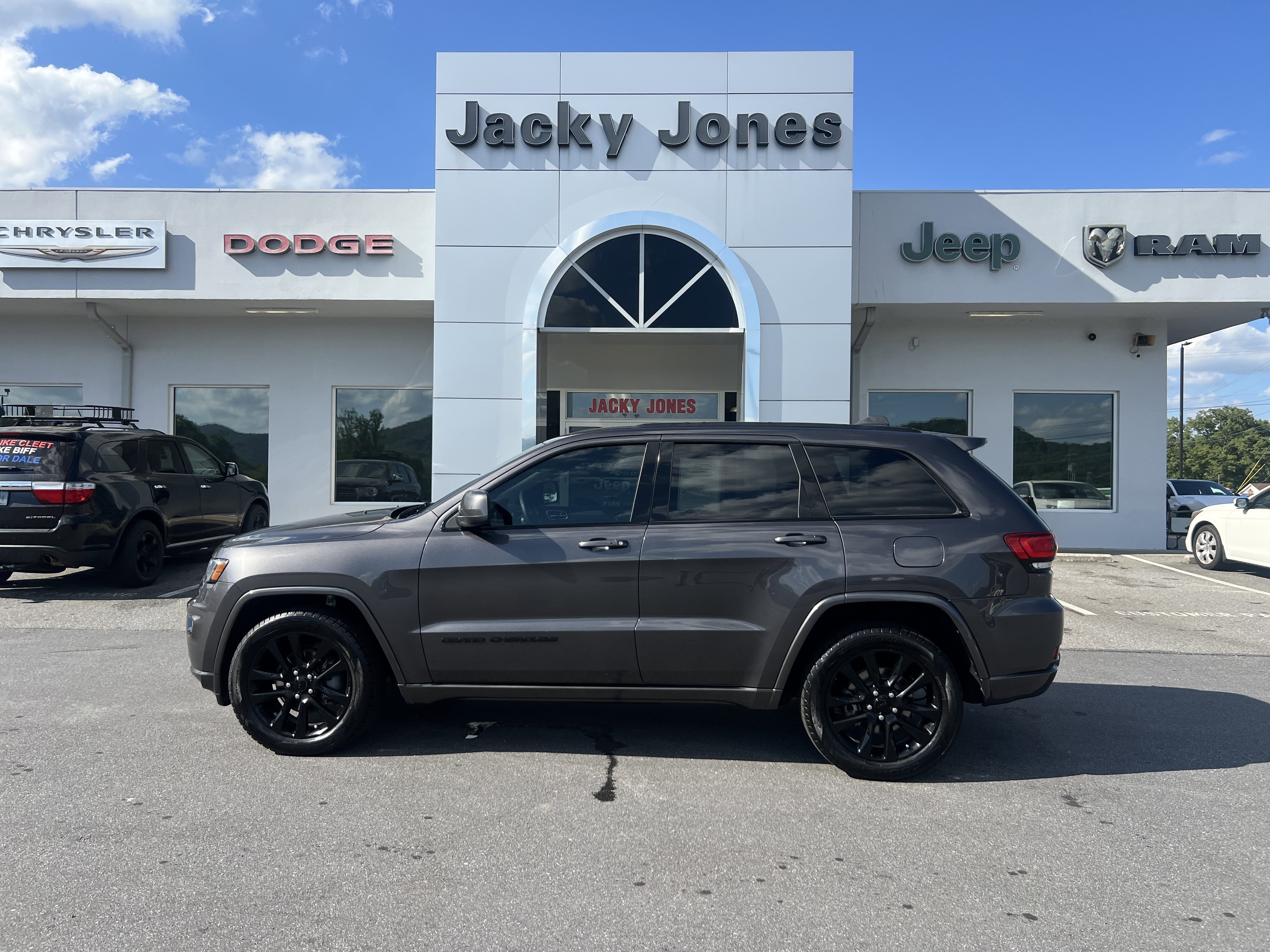 2017 Jeep Grand Cherokee Altitude 4WD's photo