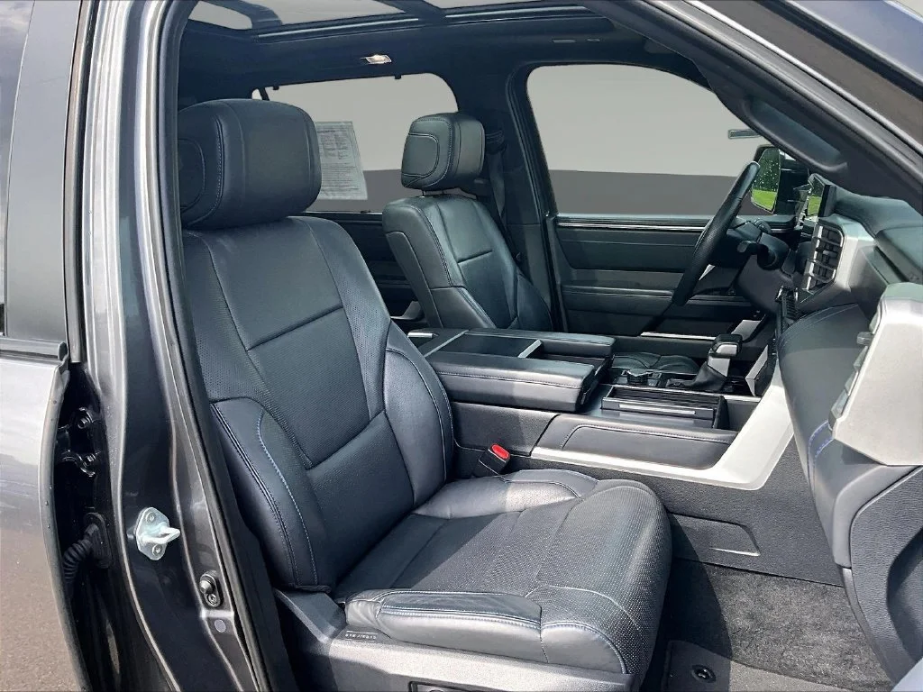2024 Toyota Sequoia Platinum - Photo 32