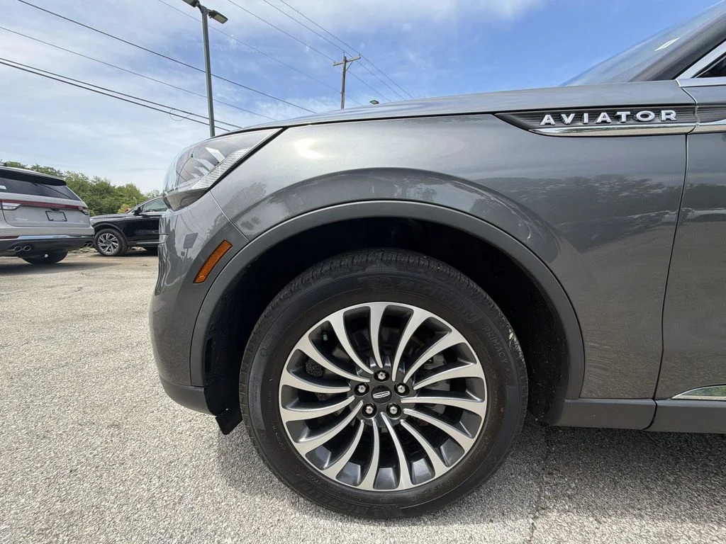 Used 2023 Gray Lincoln Standard image 10
