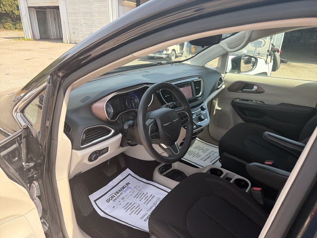 Used 2023 Black Chrysler LX image 15
