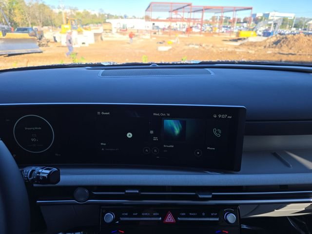Used 2025 Black Hyundai SEL Convenience image 16