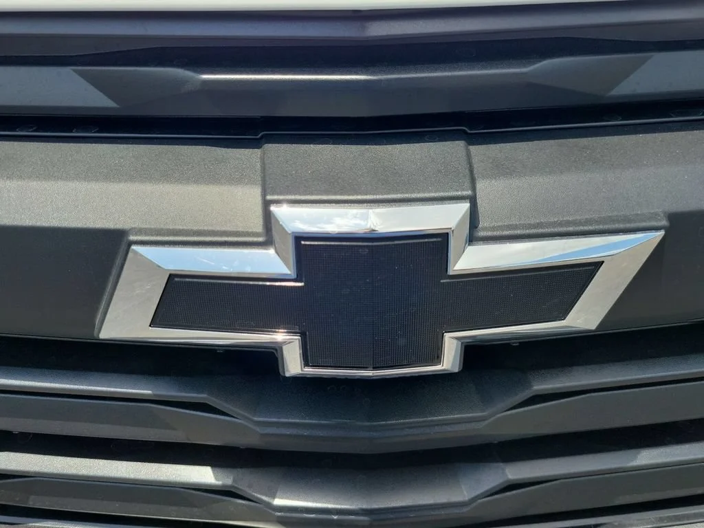 New 2026 Summit White Chevrolet Trail Boss image 31