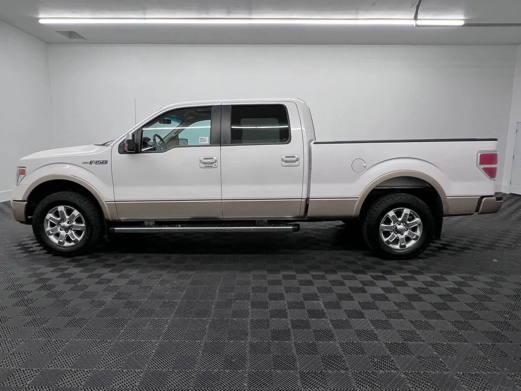 Used 2013 White Platinum Metallic Tri-Coat Ford Lariat image 2