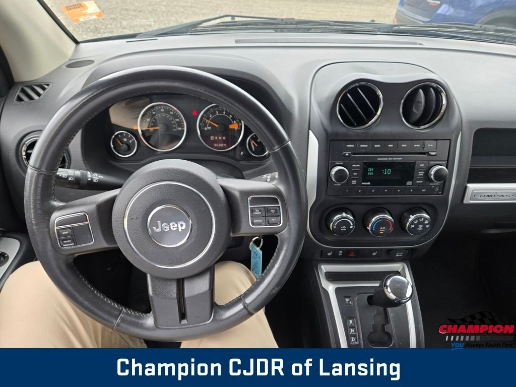 Used 2014 Granite Crystal Metallic Clearcoat Jeep Latitude image 23