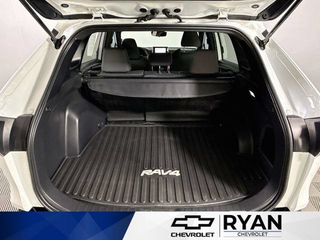 Used 2024  Toyota Hybrid SE image 25