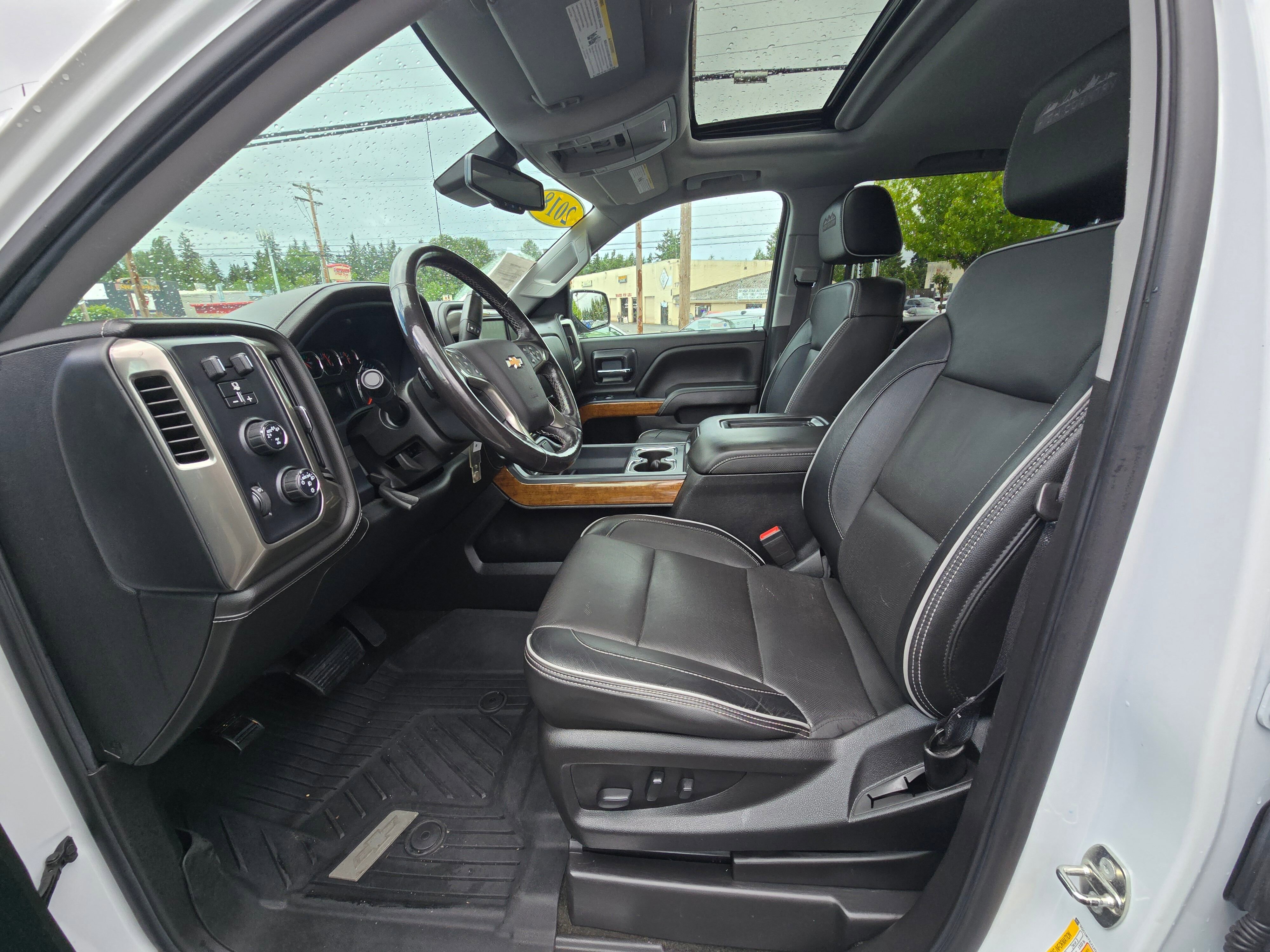Used 2018 IRIDESCENT PEARL TRICOAT Chevrolet High Country image 21