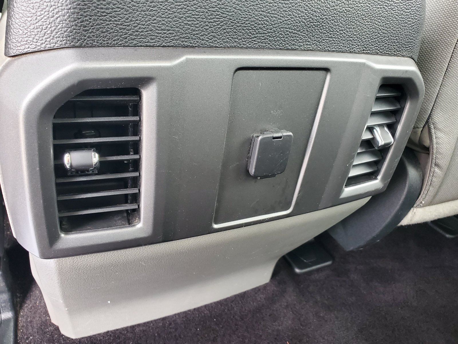 Used 2015 Red Ford XLT image 10