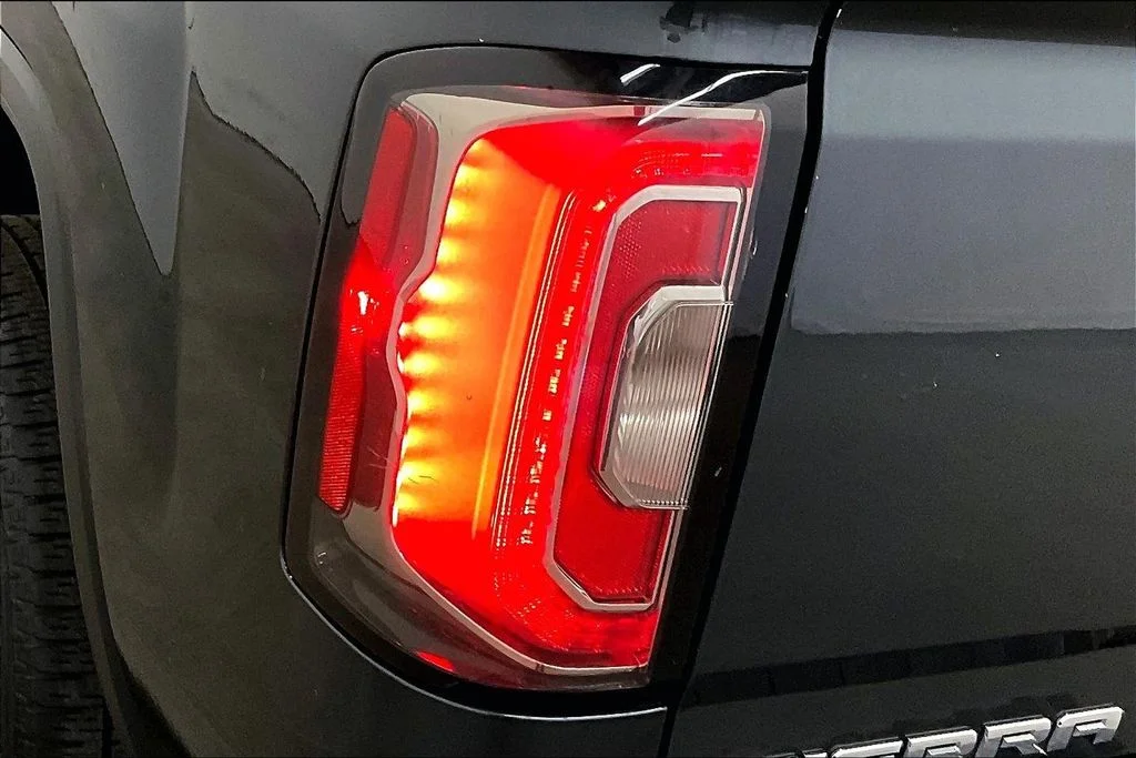 Used 2018 Gray GMC SLT image 24