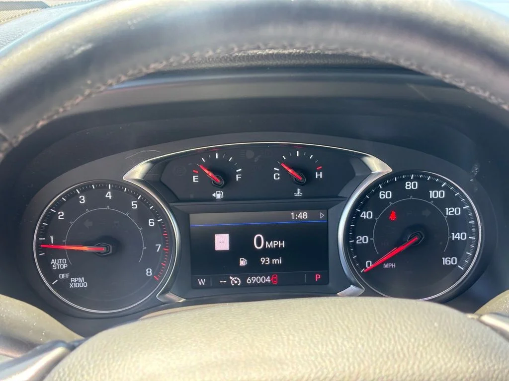 Used 2023 White GMC SLT image 15