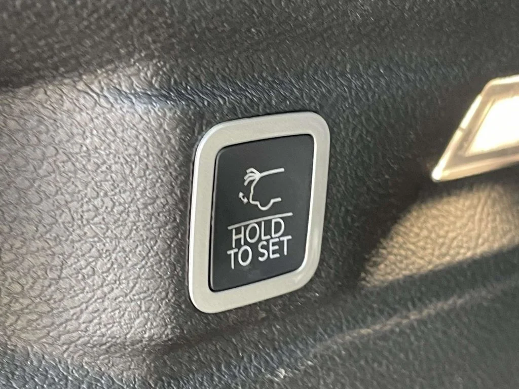 Used 2022 Gray Jeep Limited image 41