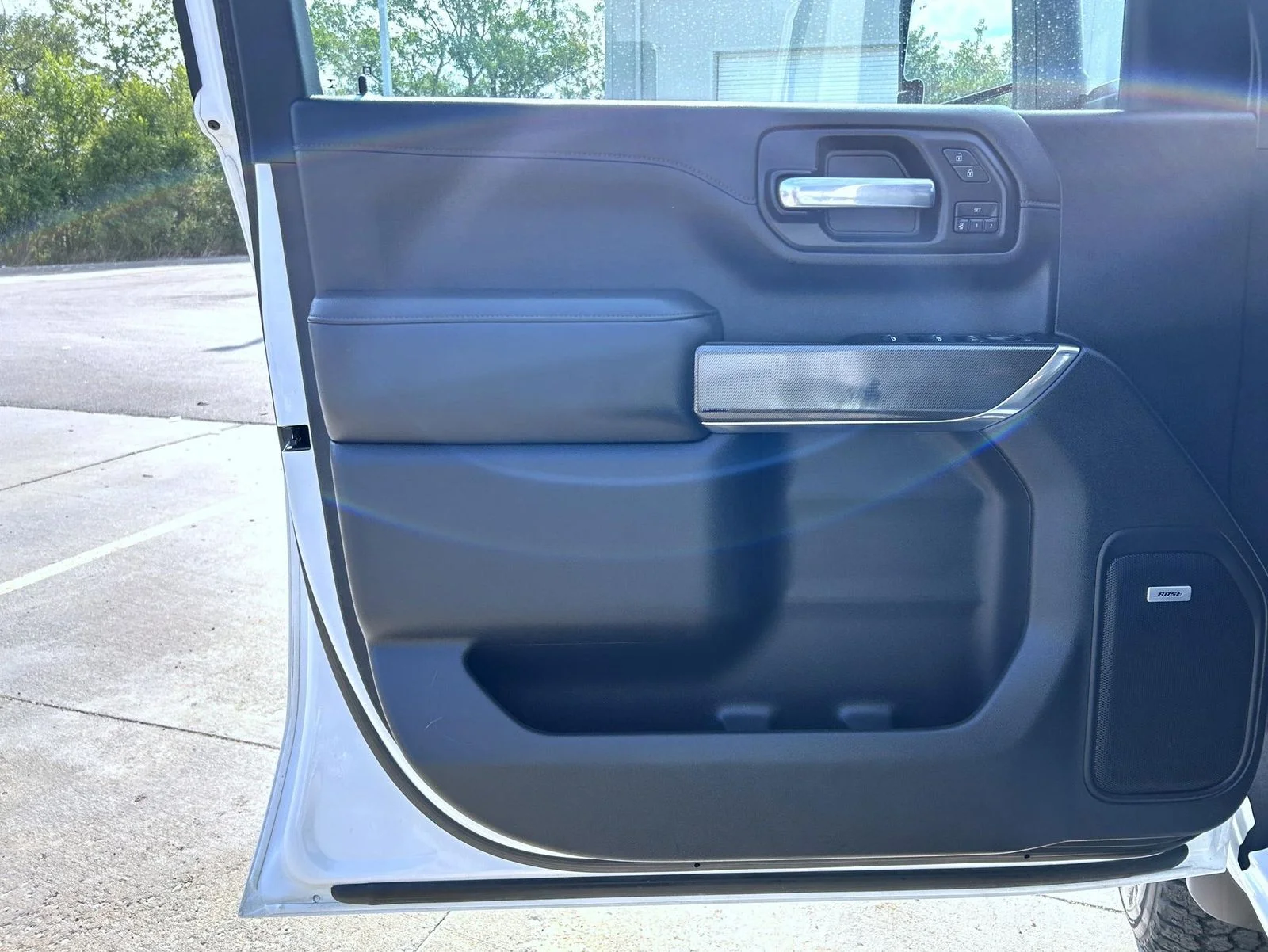Used 2020 White GMC AT4 image 9