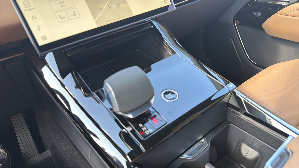 New 2026 Varesine Blue Land Rover SE image 22