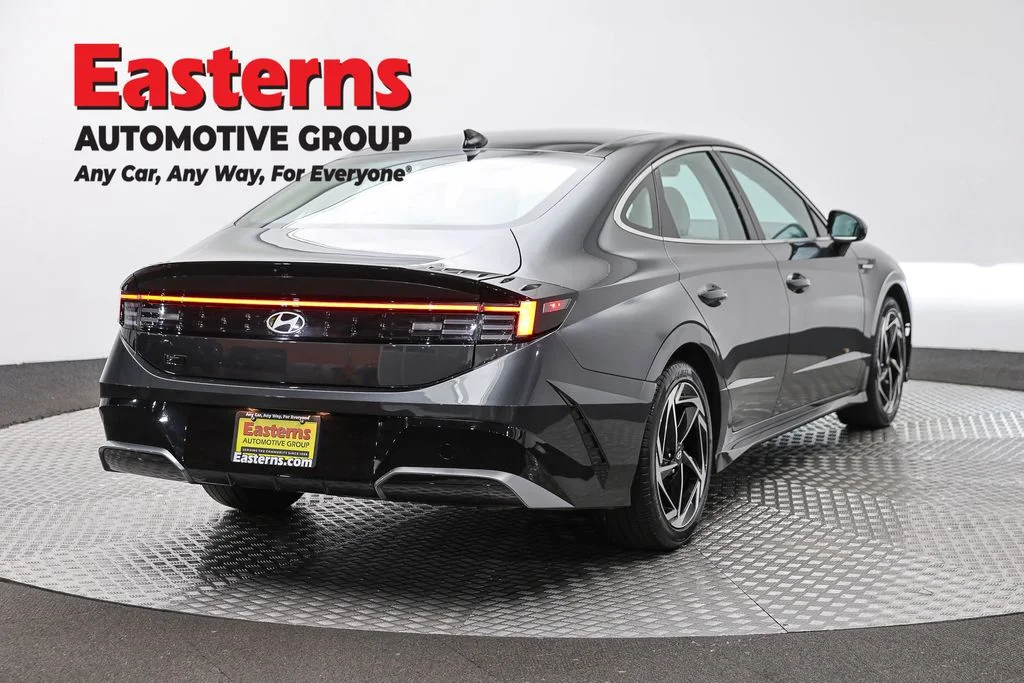 Used 2024 Gray Hyundai SEL image 5