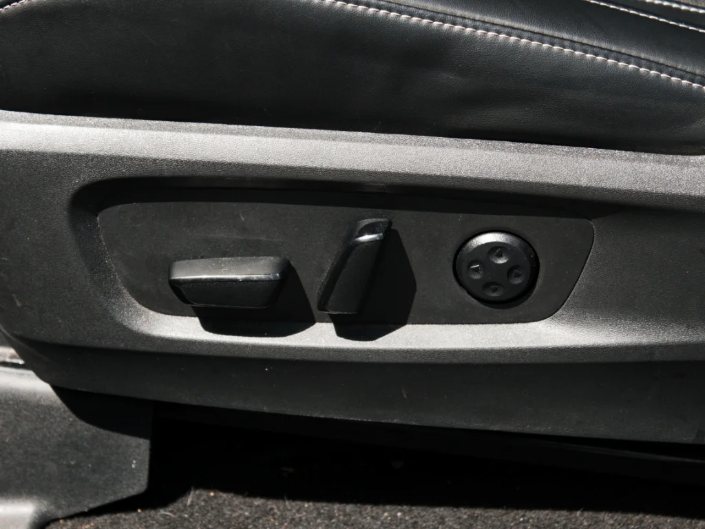 Used 2023  INFINITI Luxe image 11