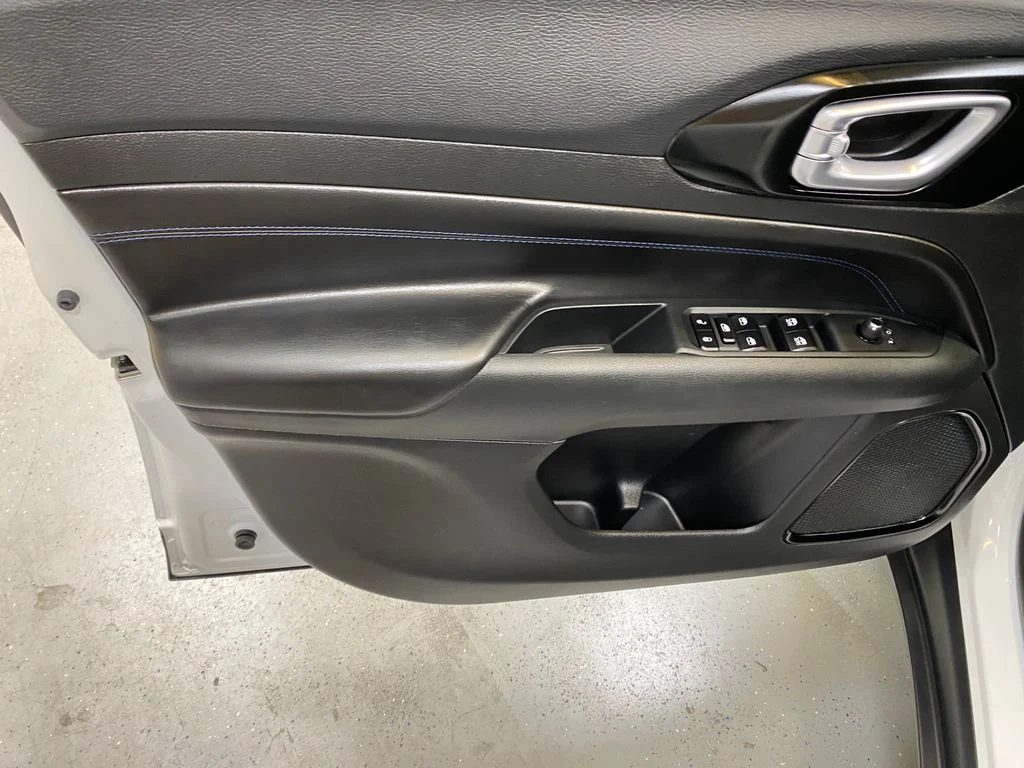 Used 2026 White Jeep Latitude image 21