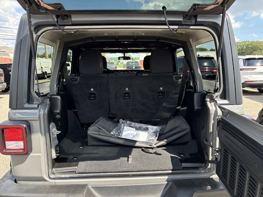 Certified Used 2022 Gray Jeep Unlimited Willys image 11