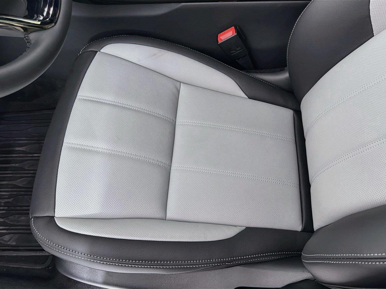 New 2026 Fuji White Land Rover Hoxton Edition image 31
