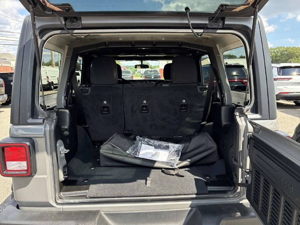 Certified Used 2022 Gray Jeep Unlimited Willys image 11