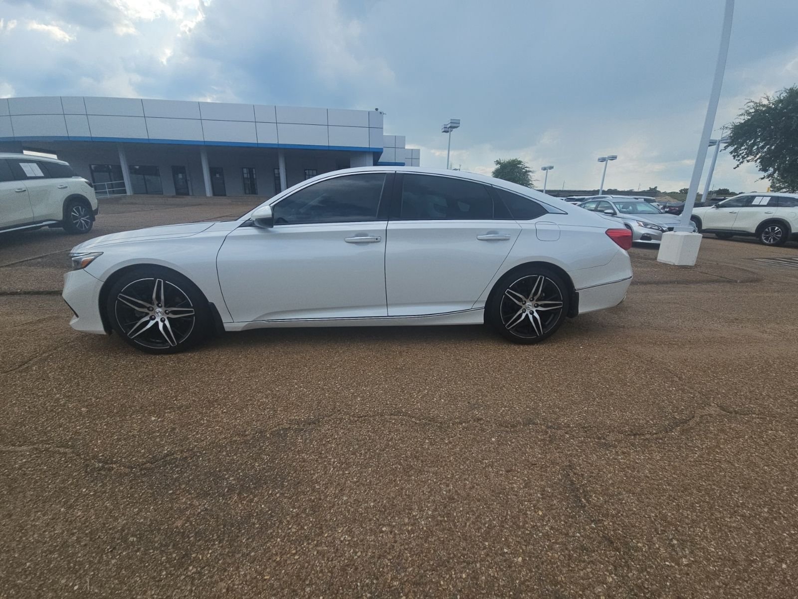 Used 2022 White Honda Touring 2.0T image 2
