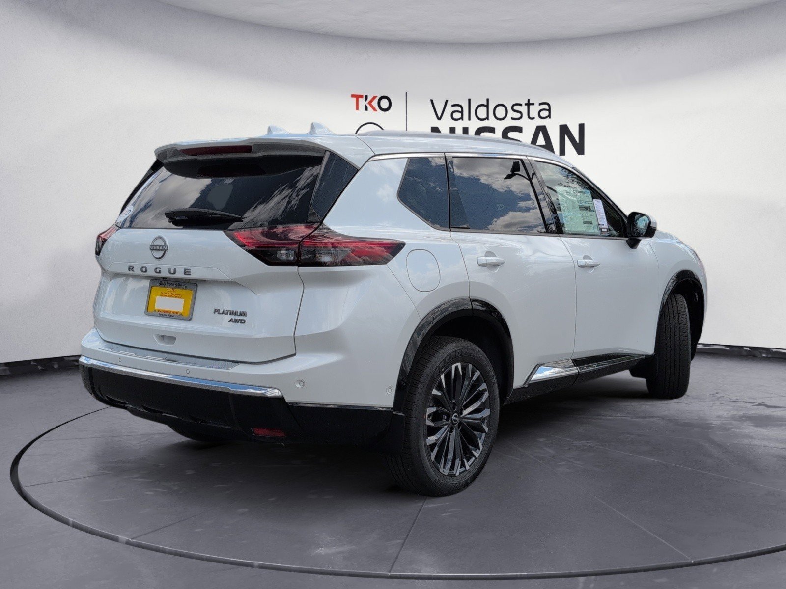 New 2026 Everest White Pearl TriCoat Nissan Platinum image 4