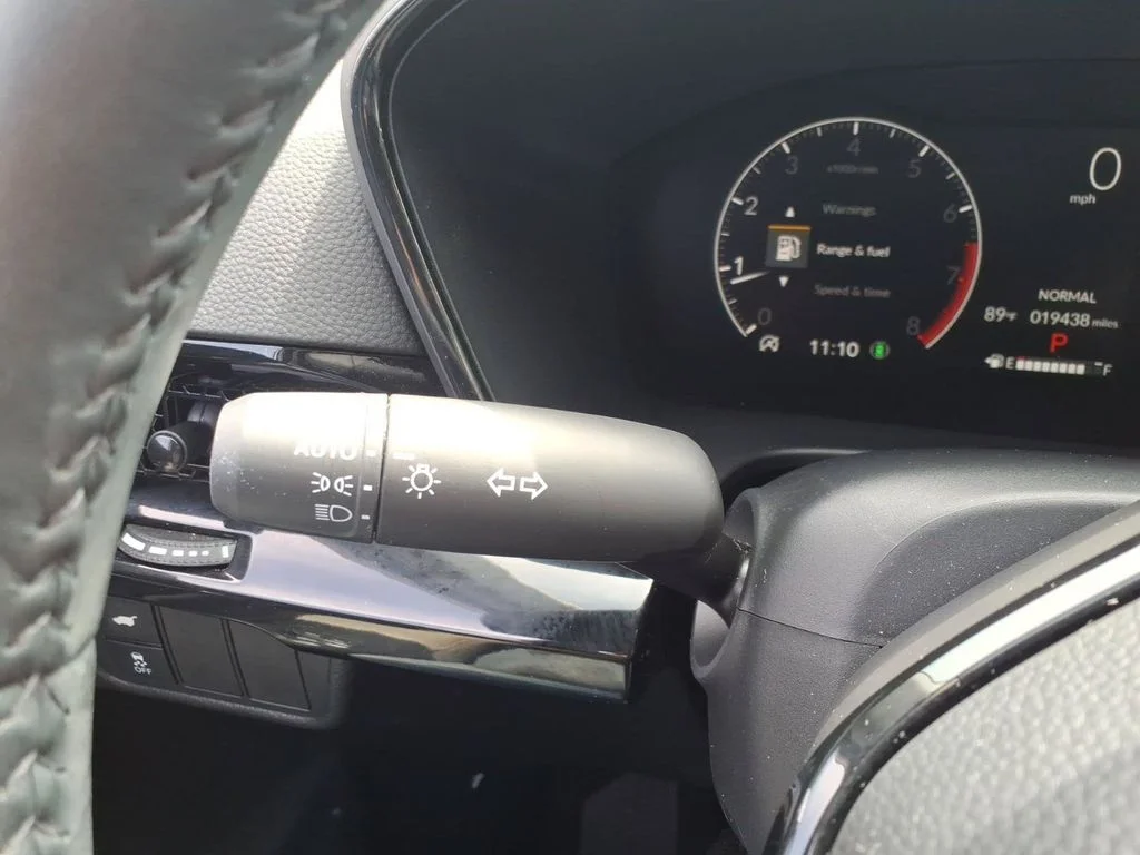 Used 2024 White Honda EX-L image 36