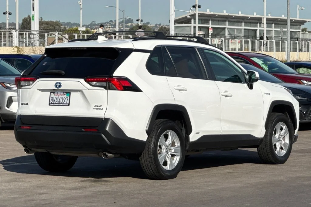 Used 2021 Super White Toyota XLE image 4