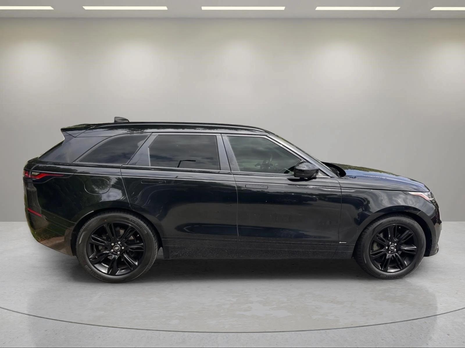Used 2020  Land Rover R-Dynamic S image 11