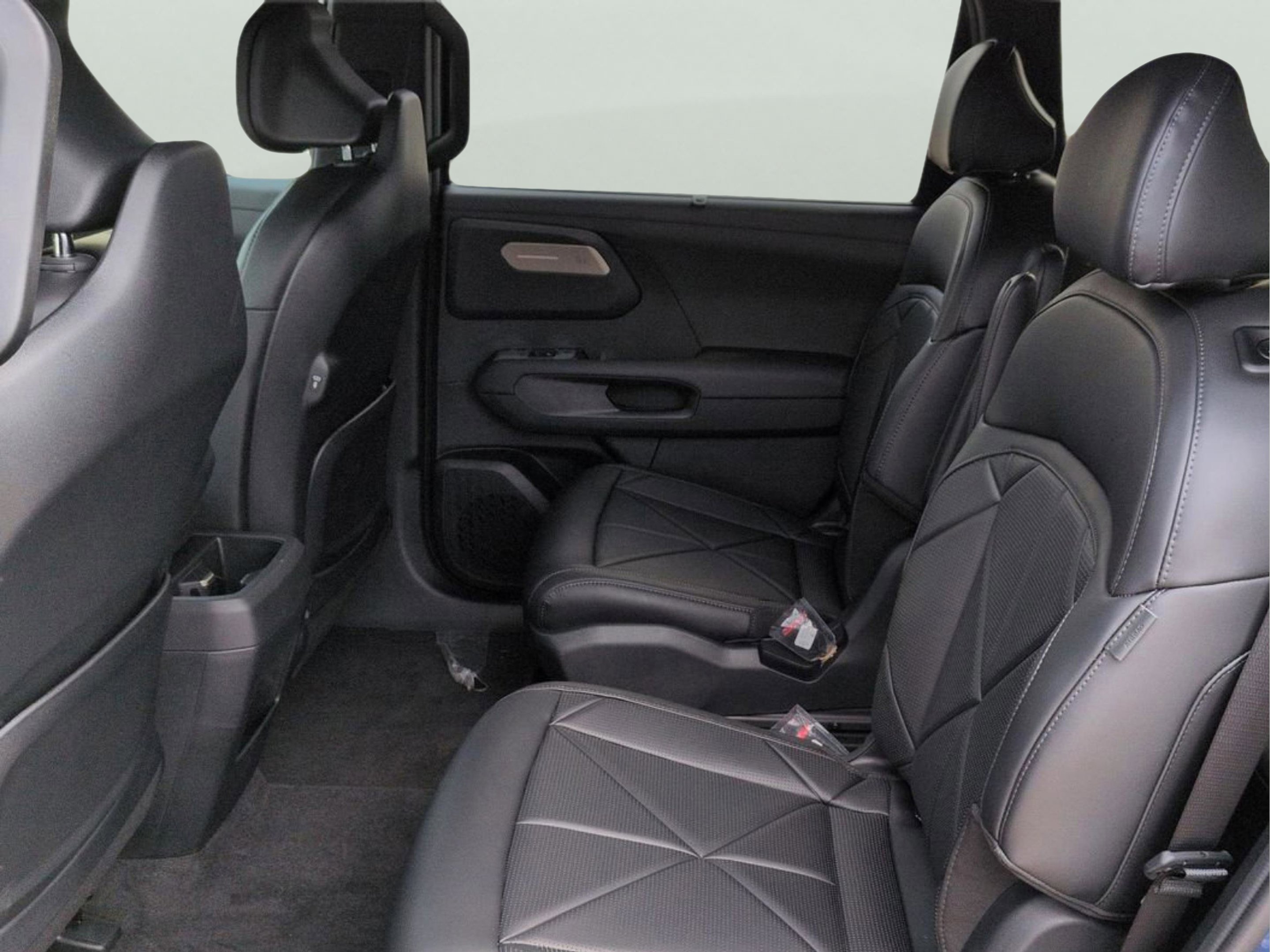 New 2027 Glacial White Pearl Kia EX image 13