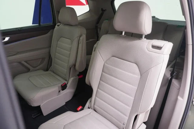 New 2026 Avocado Green Pearl Volkswagen 2.0T SEL image 22