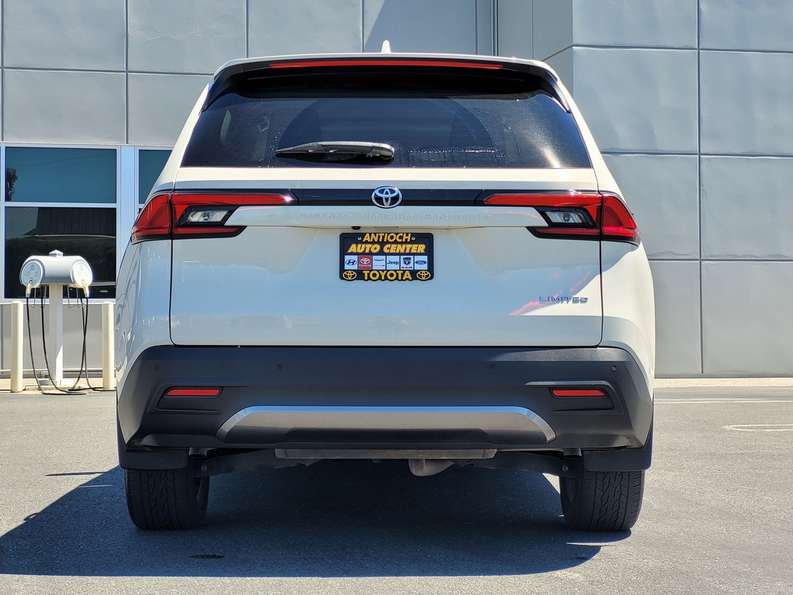 Certified Used 2024 White Toyota  image 5