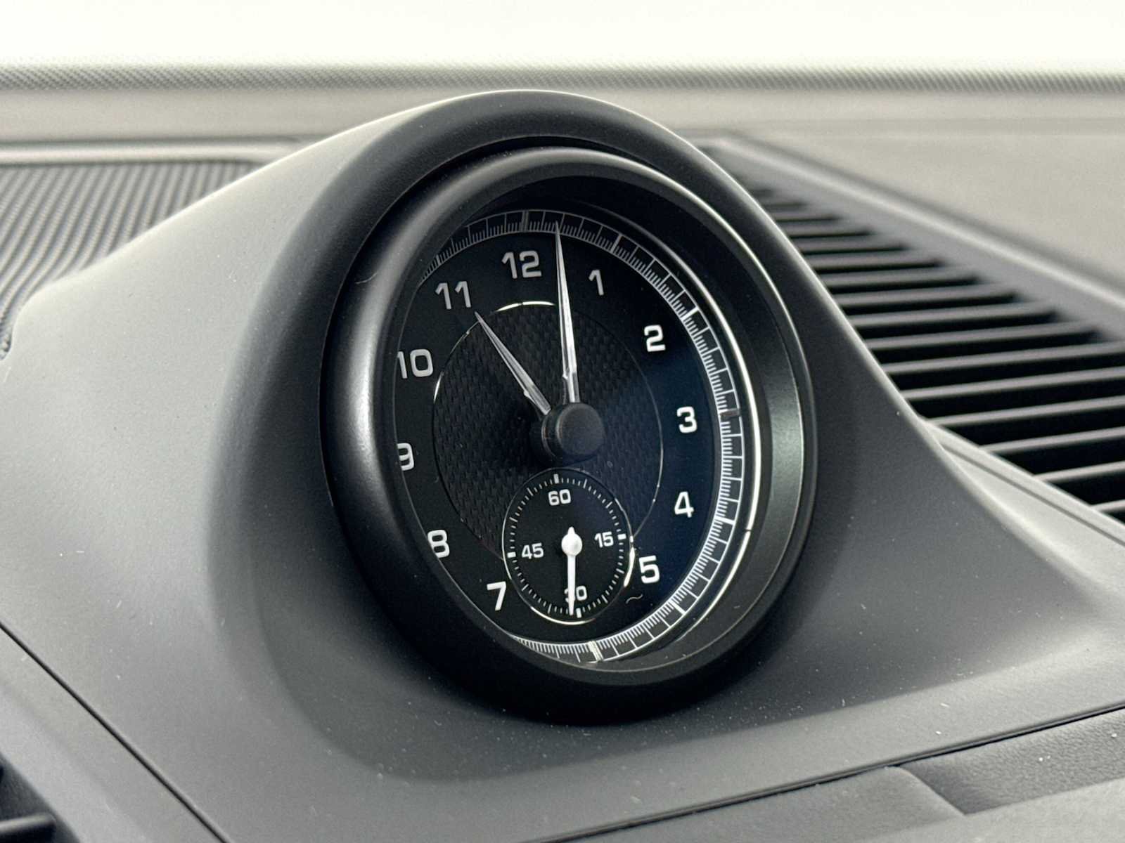 2026 Porsche Macan T - Photo 17