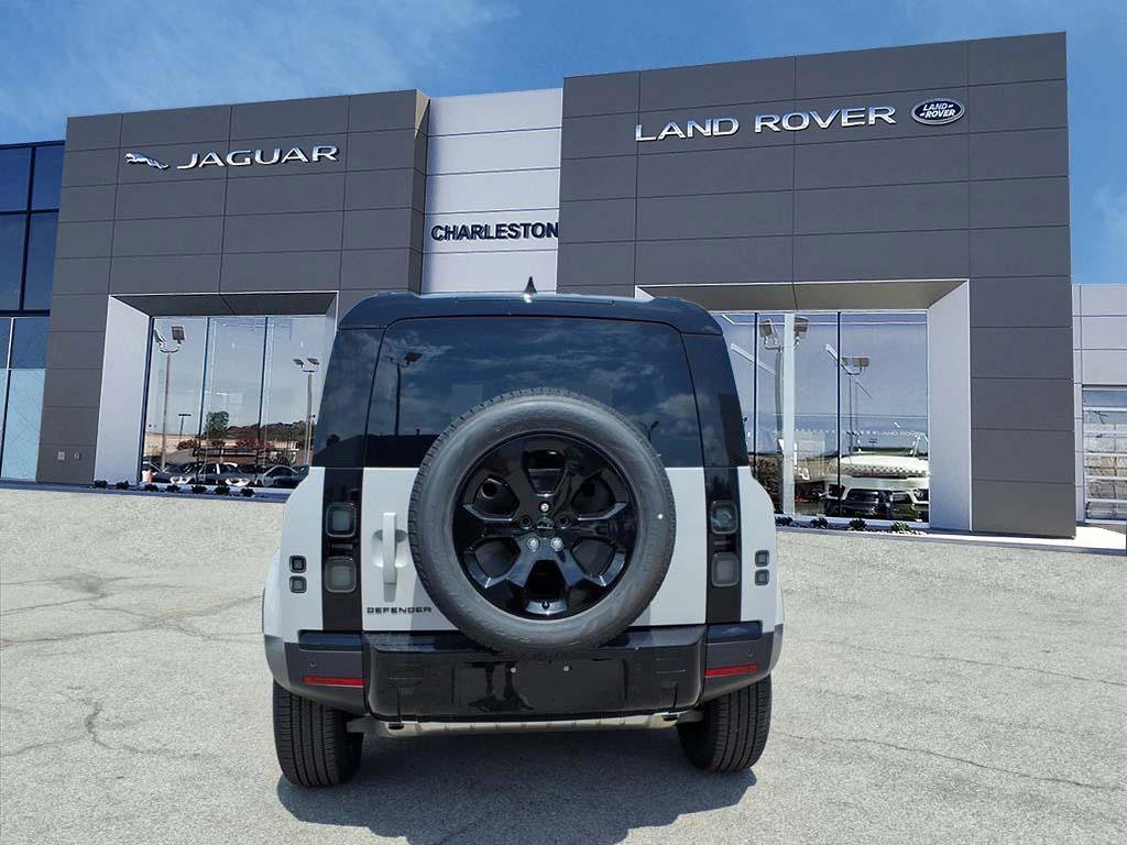 New 2026 Borasco Grey Metallic Land Rover S image 4