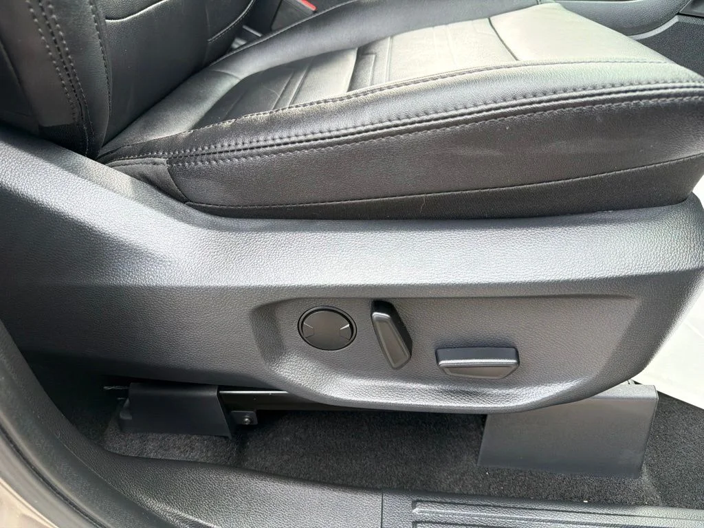 Used 2025 Gray Ford Lariat image 24