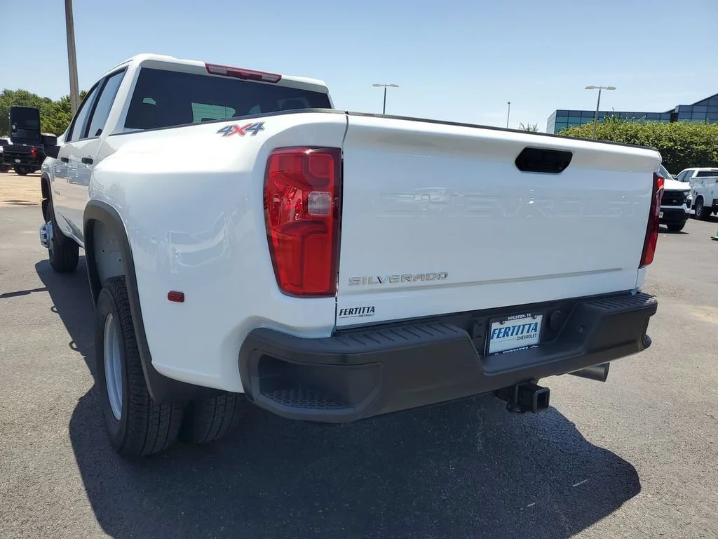New 2026 Summit White Chevrolet WT image 19