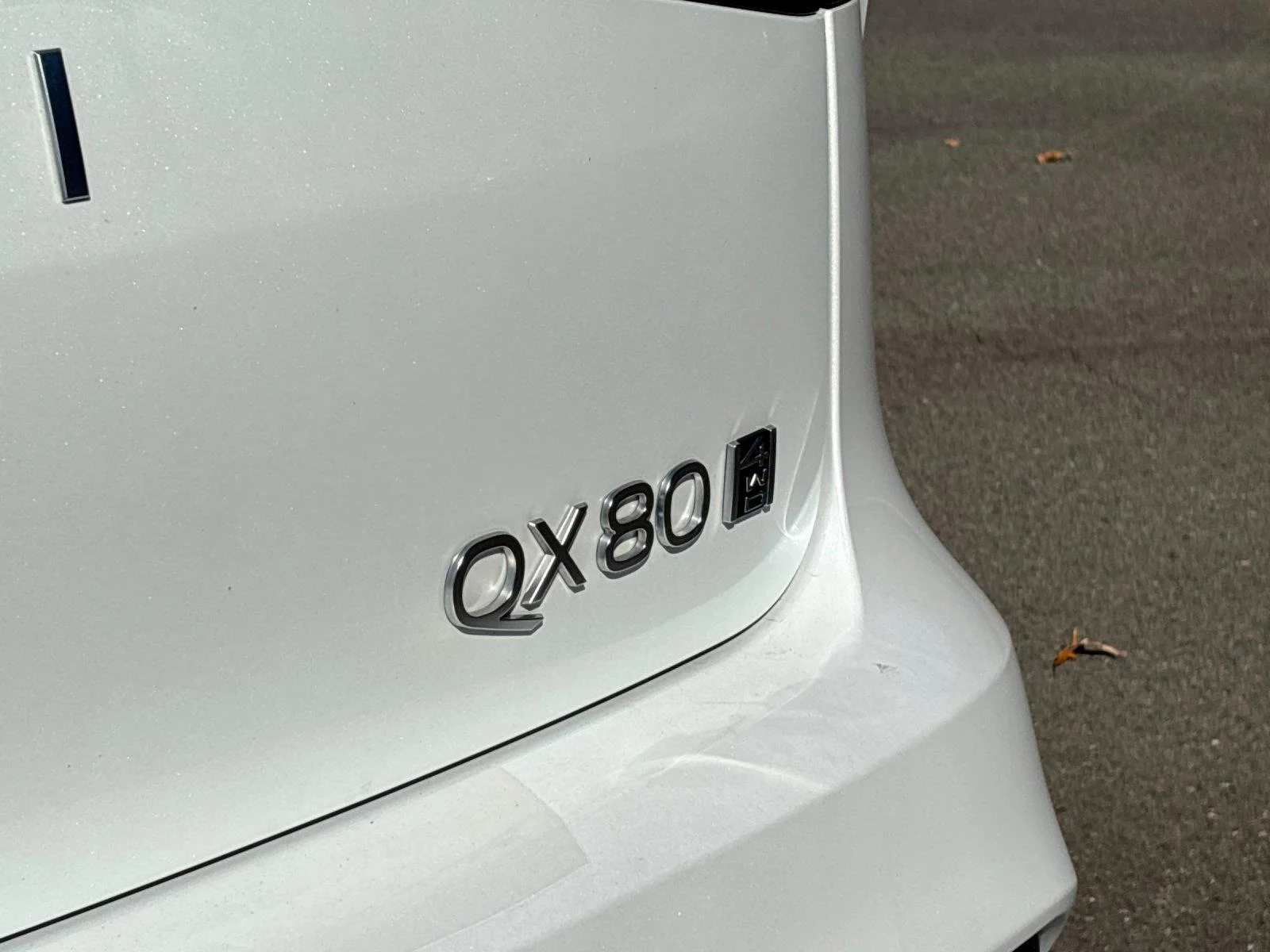 Certified Used 2025 Radiant White INFINITI LUXE image 11