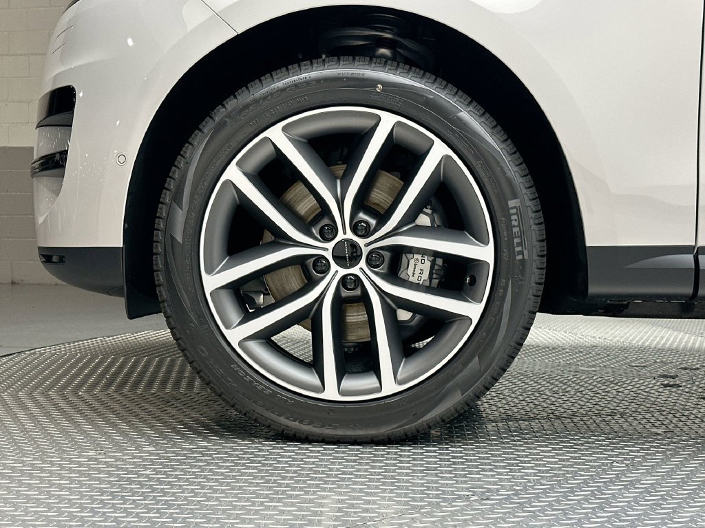 New 2027 Borasco Grey Land Rover SE image 5