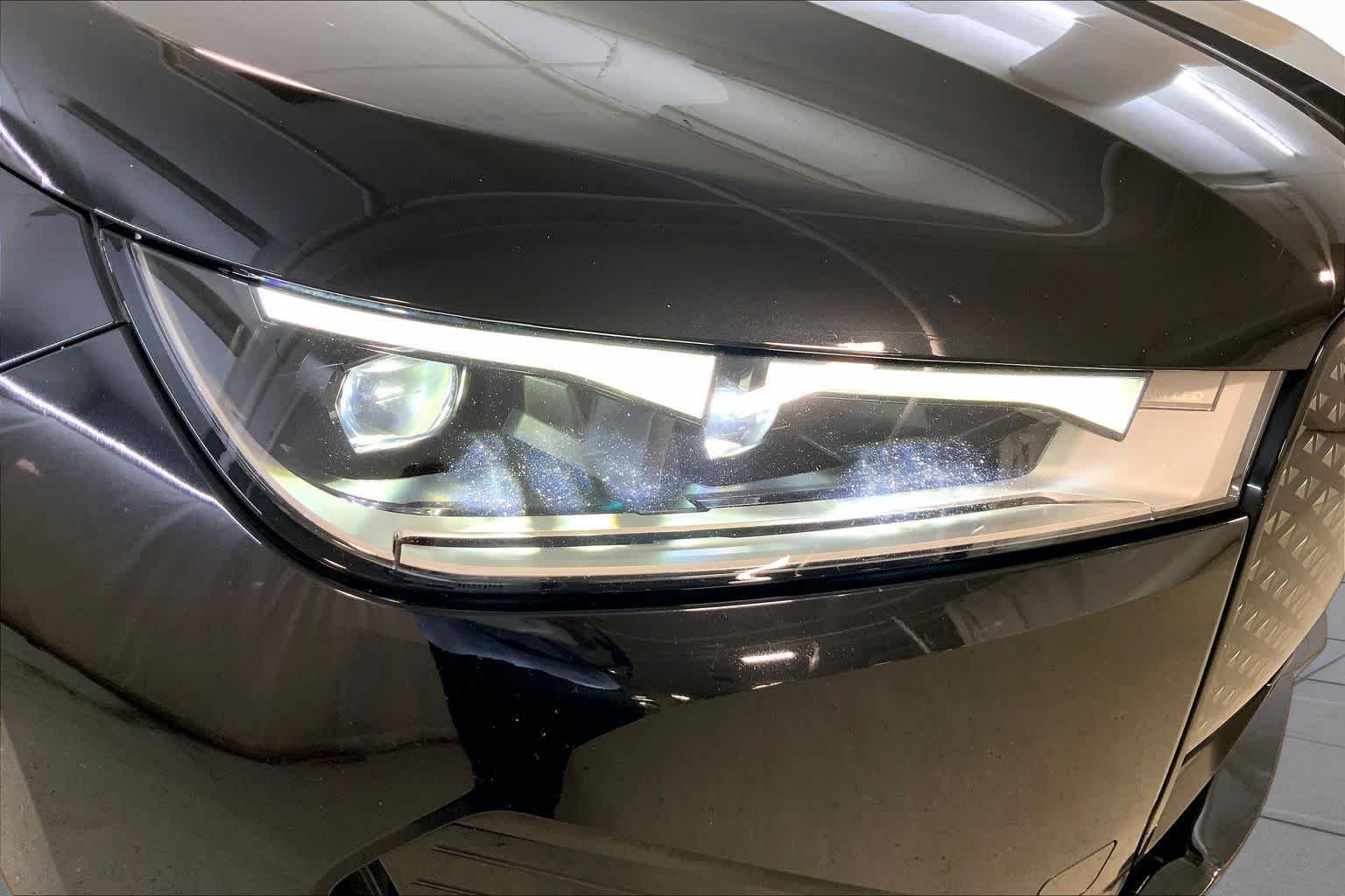 Used 2023 Black Sapphire Metallic BMW xDrive50 image 27