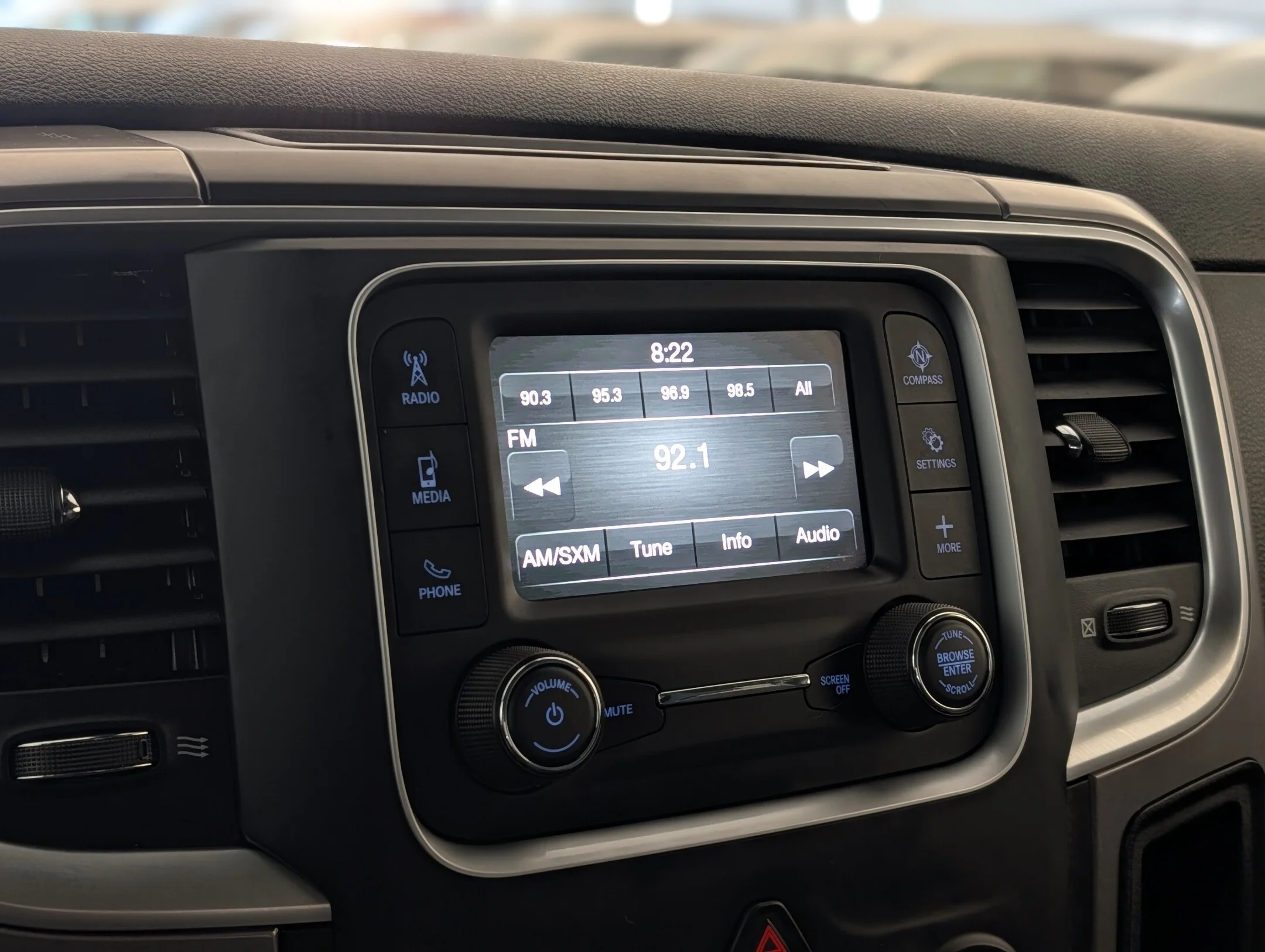 Used 2023 White RAM SLT - Trailerin Pkg - 5.7L HEMI - LOW KMS - P - SLT 4x4 Crew Cab 57 Box image 22
