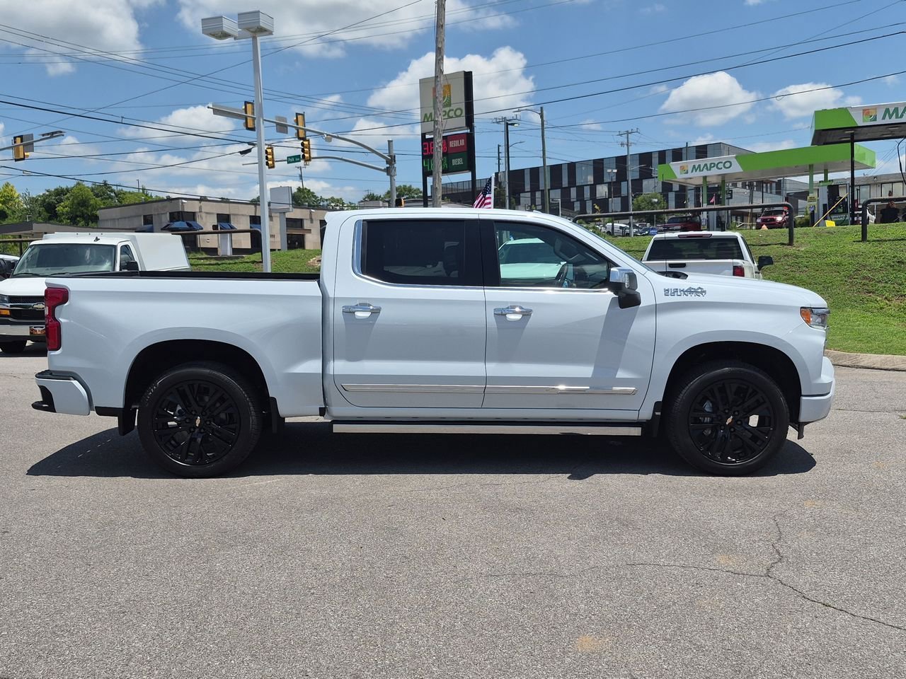 New 2026 Polar White Tricoat Chevrolet High Country image 9