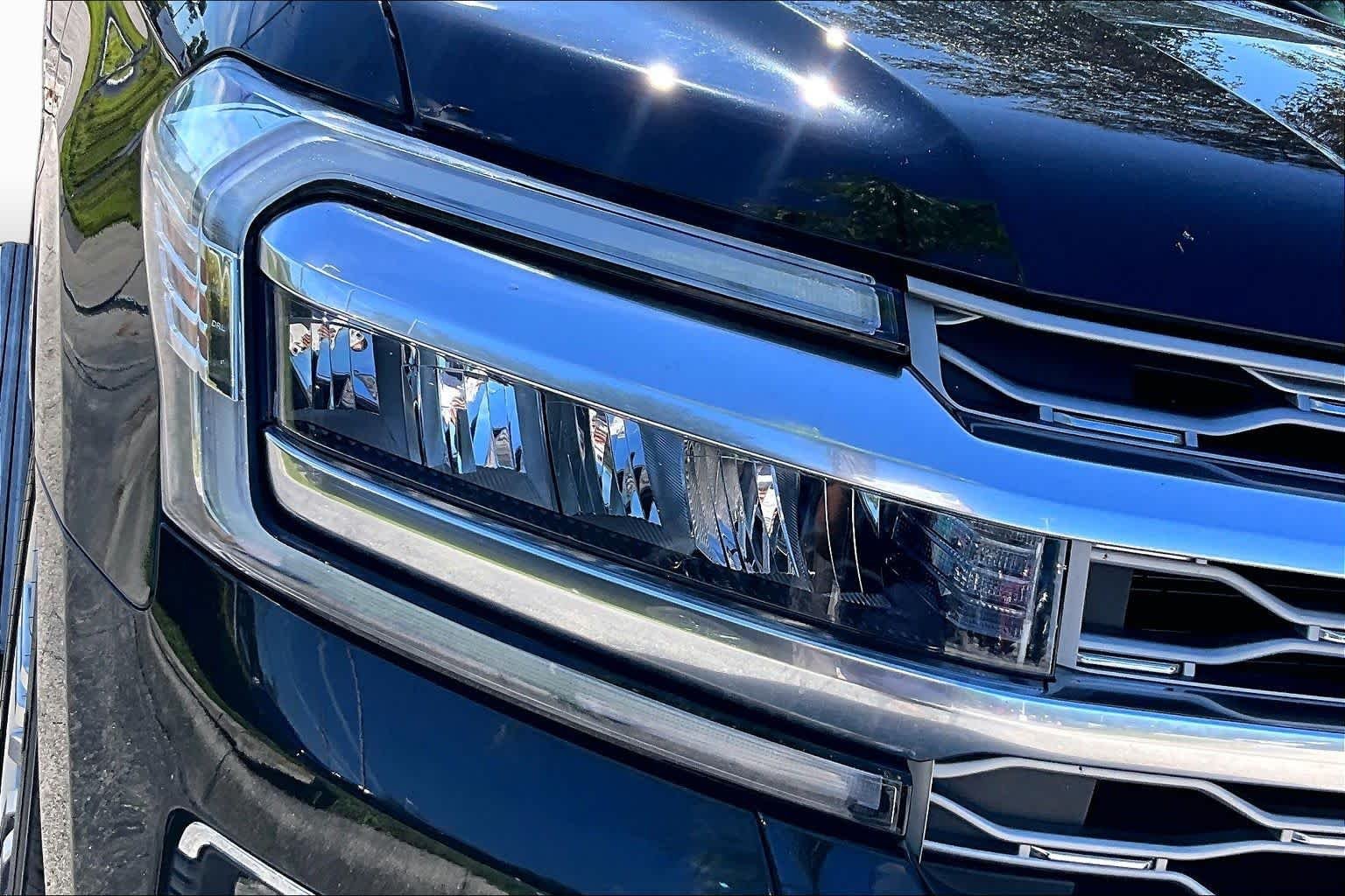 Used 2024 Agate Black Metallic Ford Platinum image 28