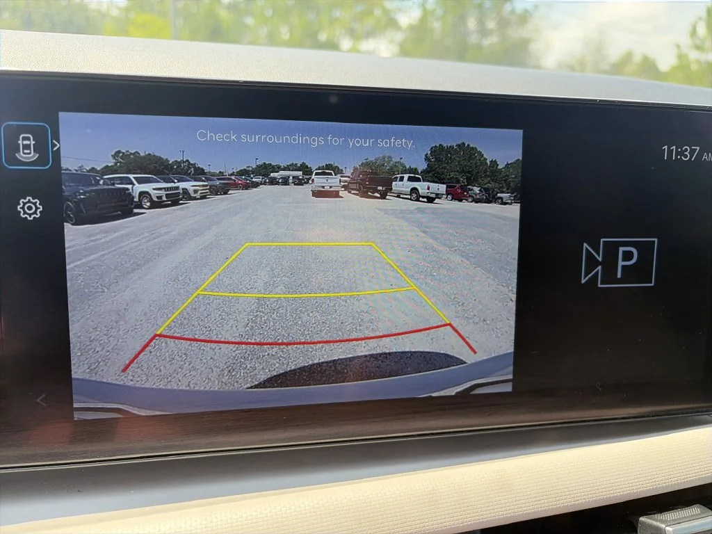 Used 2025 White Hyundai SEL image 23