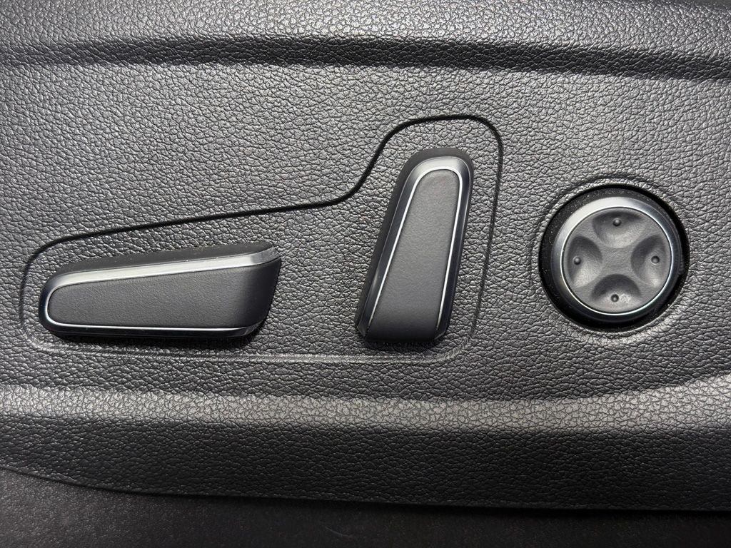 Used 2024 Black Hyundai SEL image 36