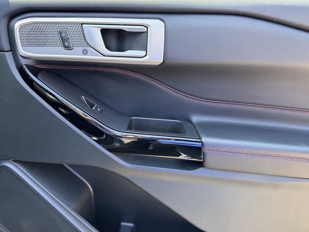 Used 2023 Gray Metallic Ford ST-Line image 9