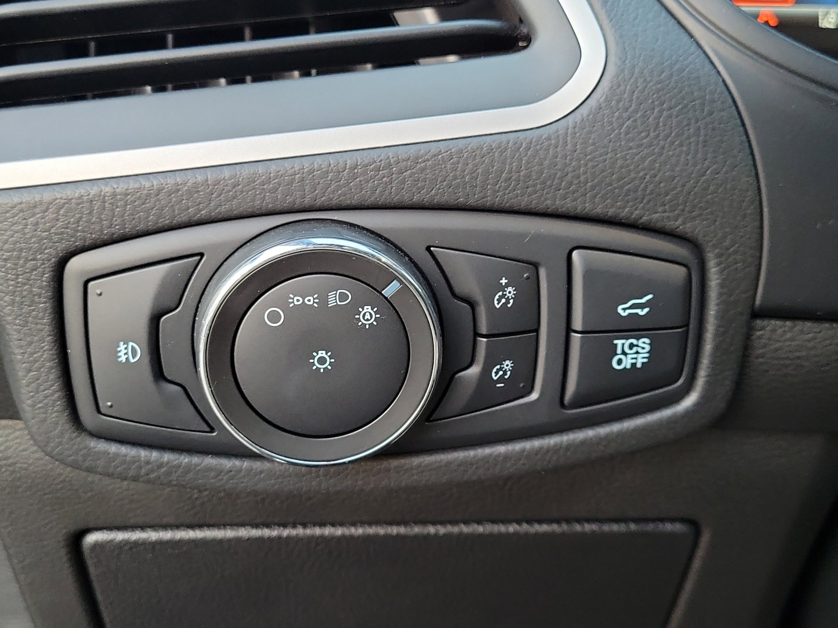 Used 2022 Black Metallic Ford ST Line image 24