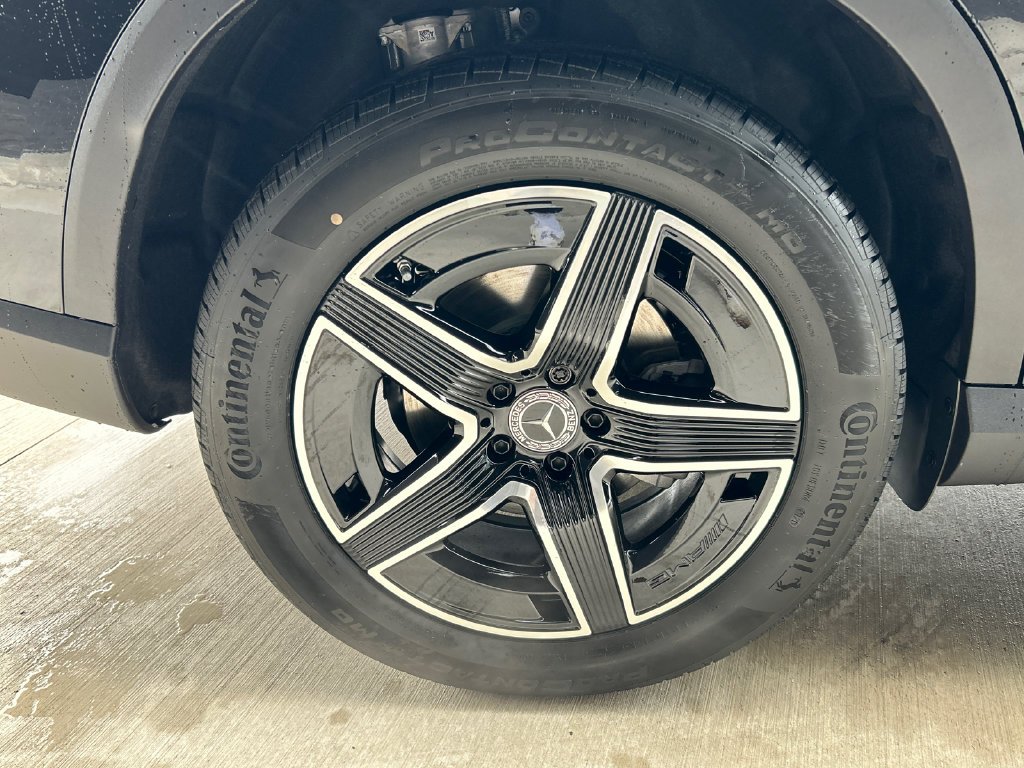 New 2027 Black Mercedes-Benz GLC 300 image 36