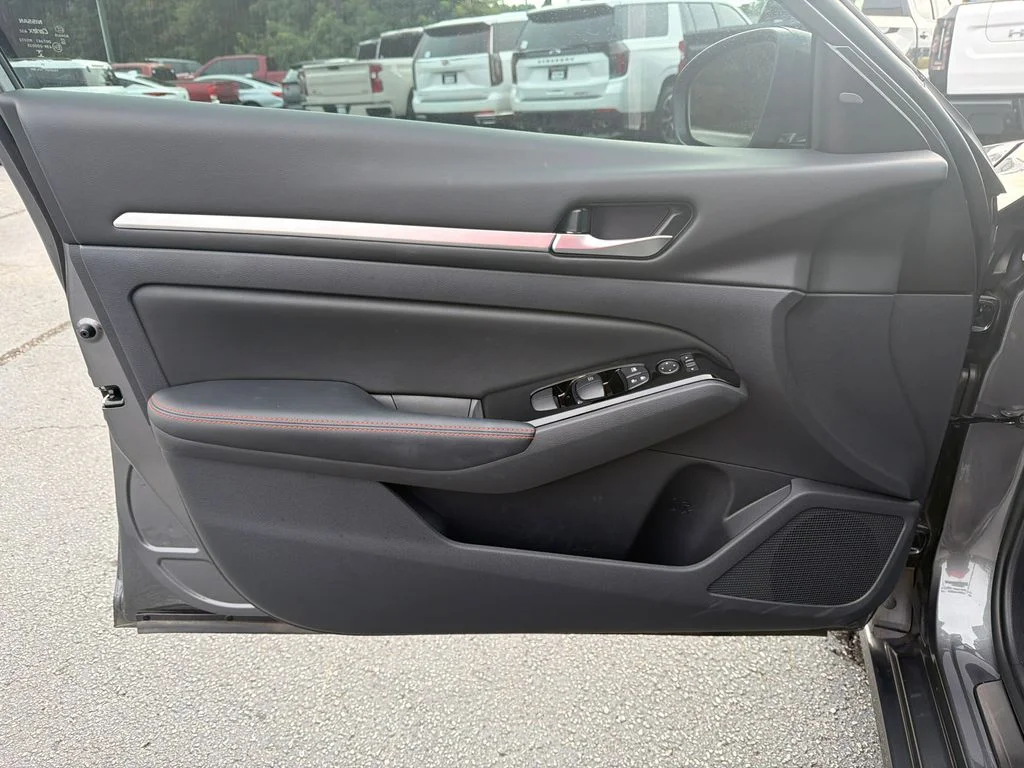 Used 2025 Gray Nissan 2.5 SR image 10